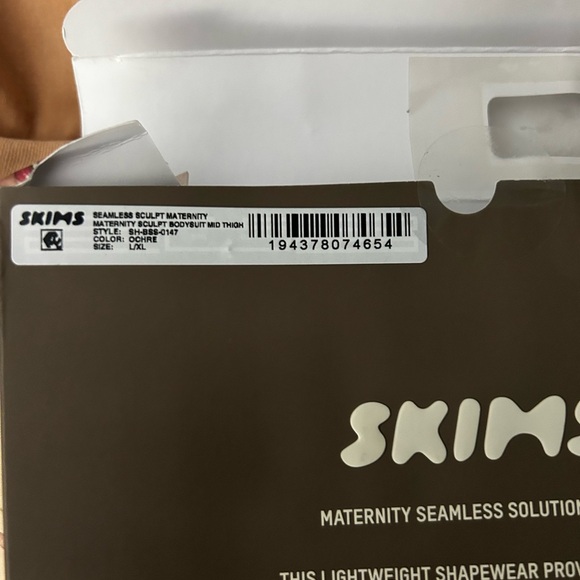 SKIMS MATERNITY SCULPTING BODYSUIT MID THIGH | OCHRE - OCHRE / L/XL - Picture 5 of 6